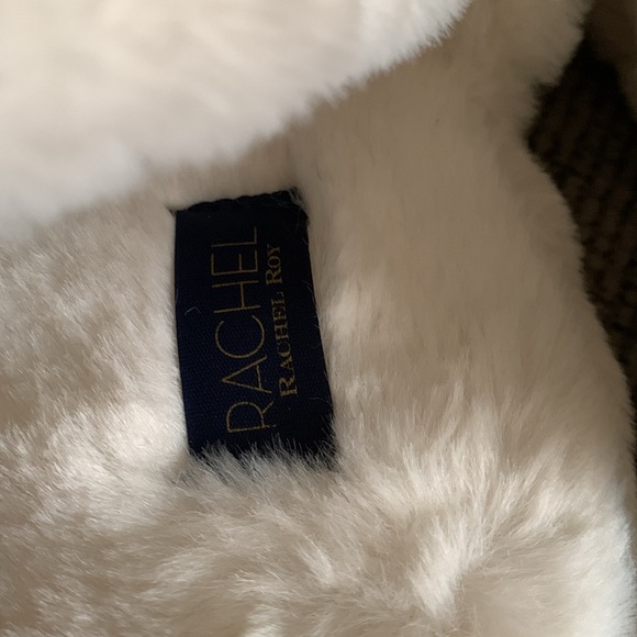 Rachel Roy comfy Fuzzy Slippers. - Picture 3 of 5